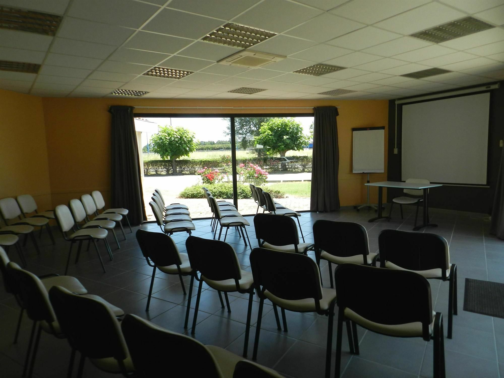 Hotel Kyriad Montauban Affari foto